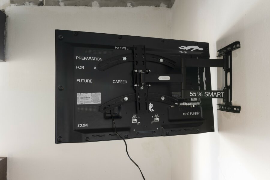 Kateřina Baránková (FU OU Ostrava): Příprava na budoucí povolání, video, text, plotr, 2018. Foto Matěj Doležel